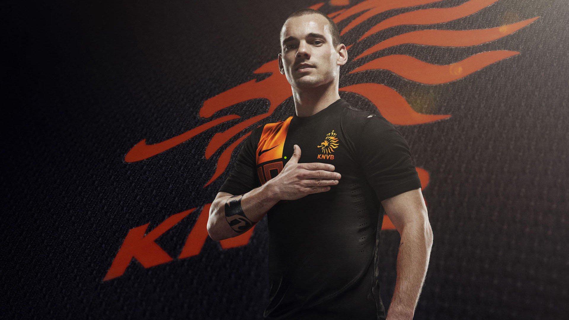 中国竞彩网：莱万致胜一箭双雕，妙赞泽林斯基绝妙助攻，进球化作妻子生日华礼