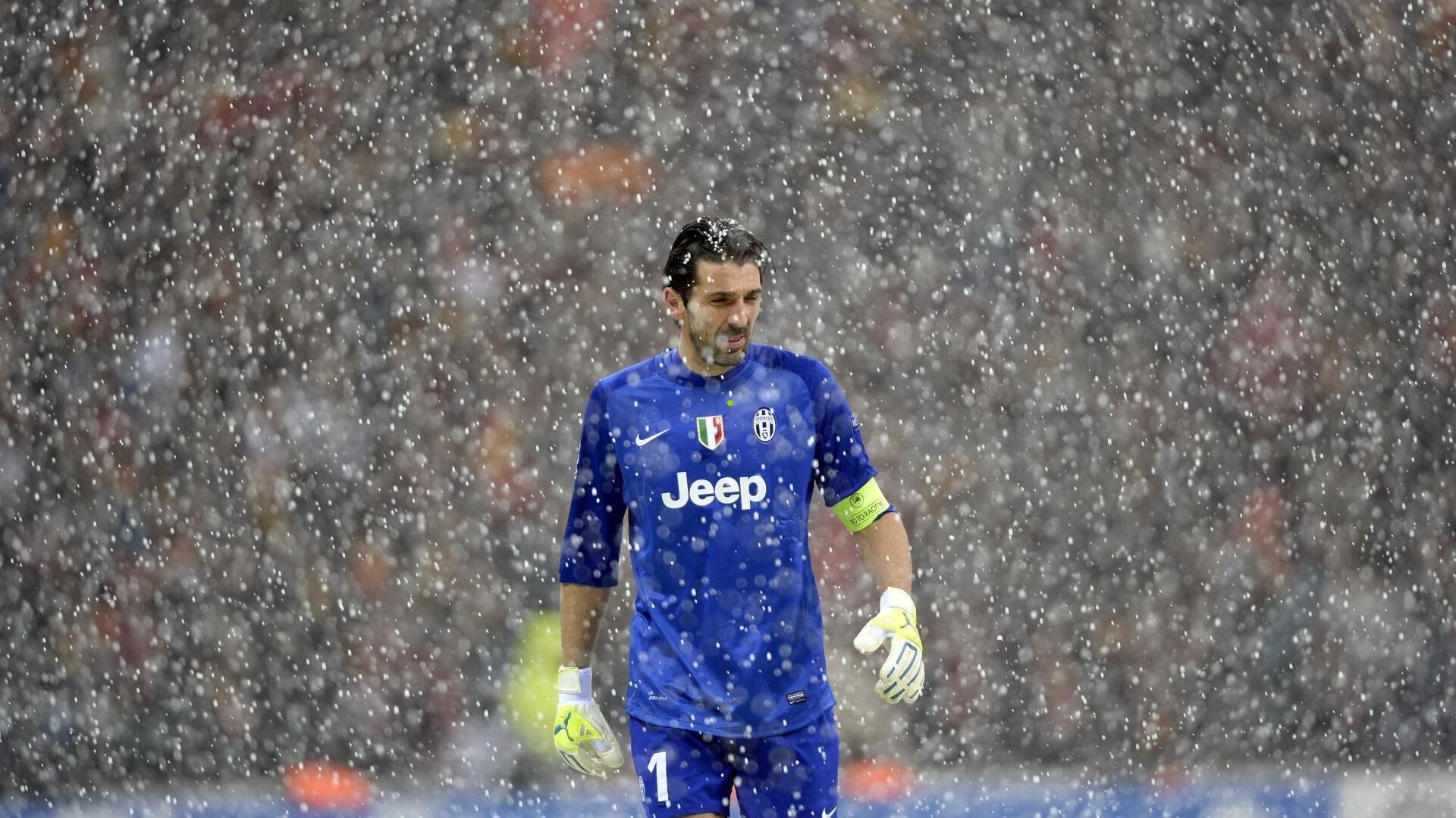 足彩网-迈阿密荣耀时刻，周六常规赛落幕之际，为传奇布斯克茨举行盛大纪念仪式